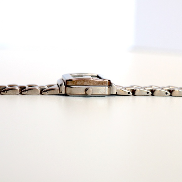 Gucci ladies quartz wrist watch - Picture 9 of 11